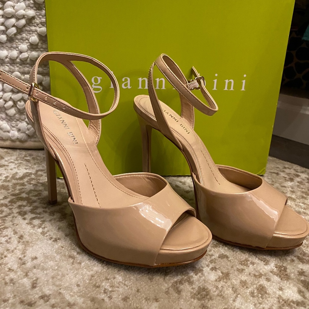 Gianni Bini Nude Heels